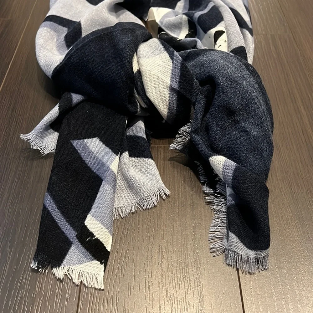 Blue/White Printed Scarf, 100% Acrylic